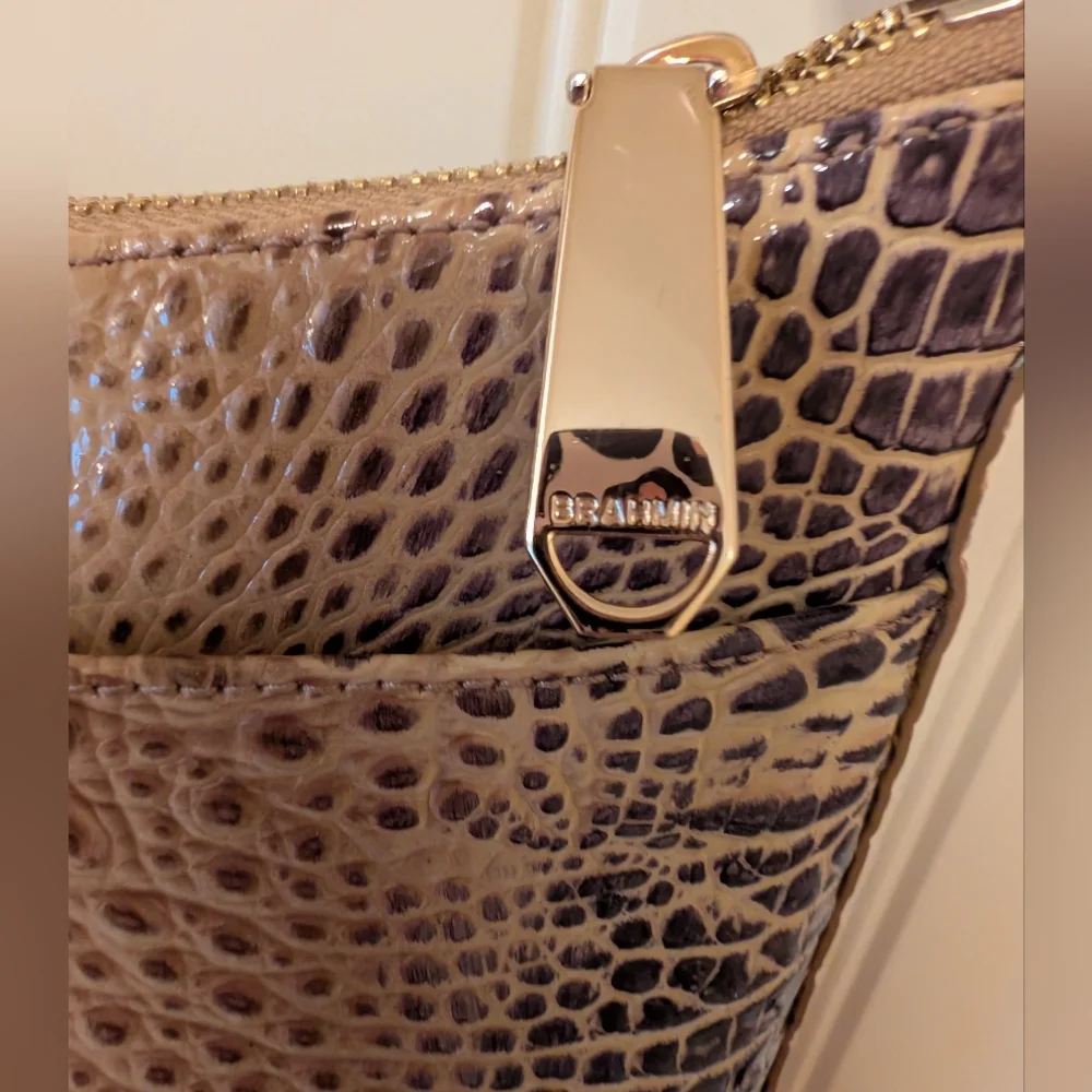 Brahmin Crossbody - Picture 3 of 11